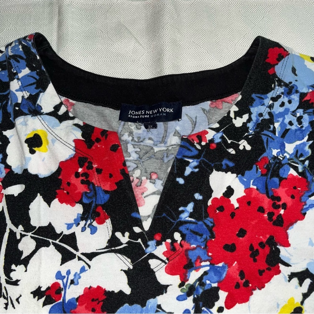 Jones New York V Neck 3/4 Sleeve Black Floral Tee Shirt Size‎ 2X